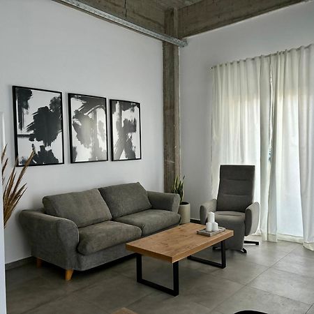 Industrial Loft Comfort Living Heraklion  ภายนอก รูปภาพ
