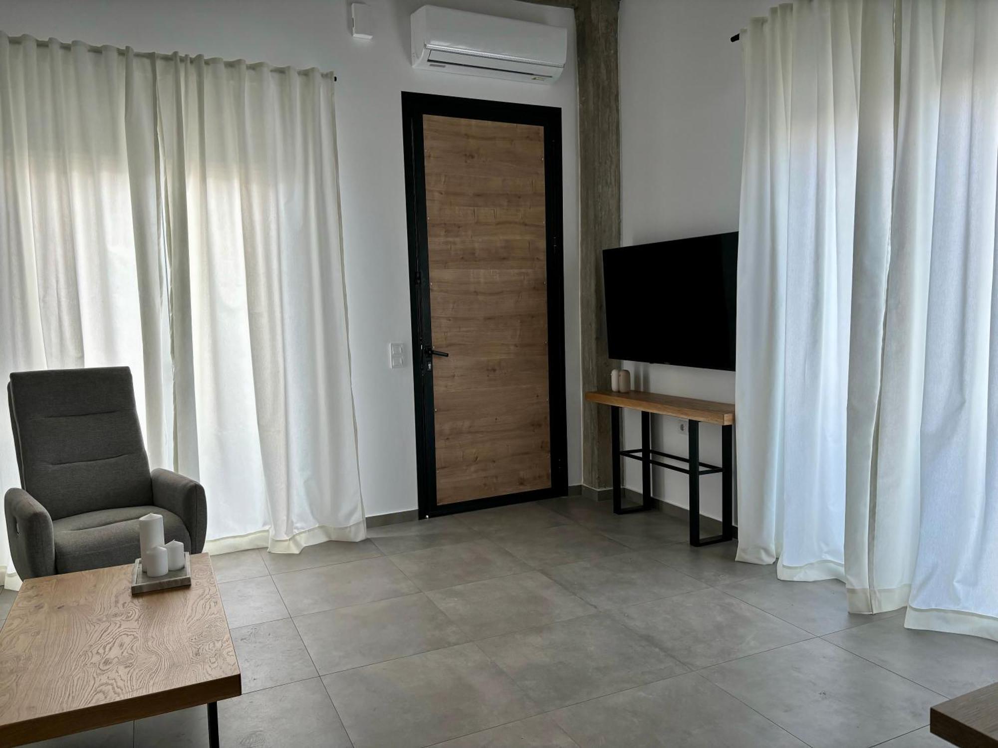 Industrial Loft Comfort Living Heraklion  ภายนอก รูปภาพ