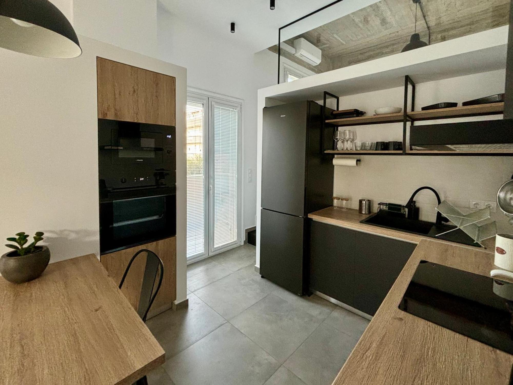 Industrial Loft Comfort Living Heraklion  ภายนอก รูปภาพ