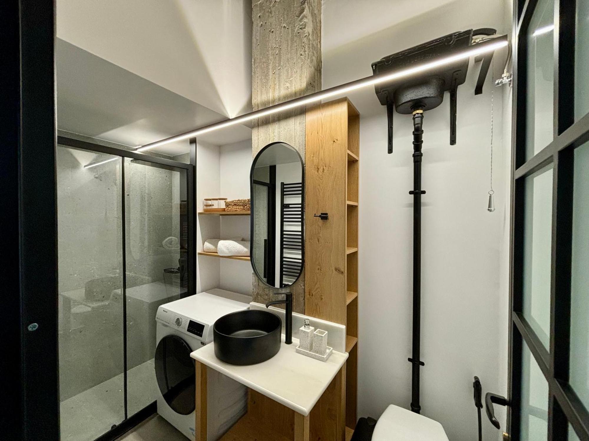 Industrial Loft Comfort Living Heraklion  ภายนอก รูปภาพ