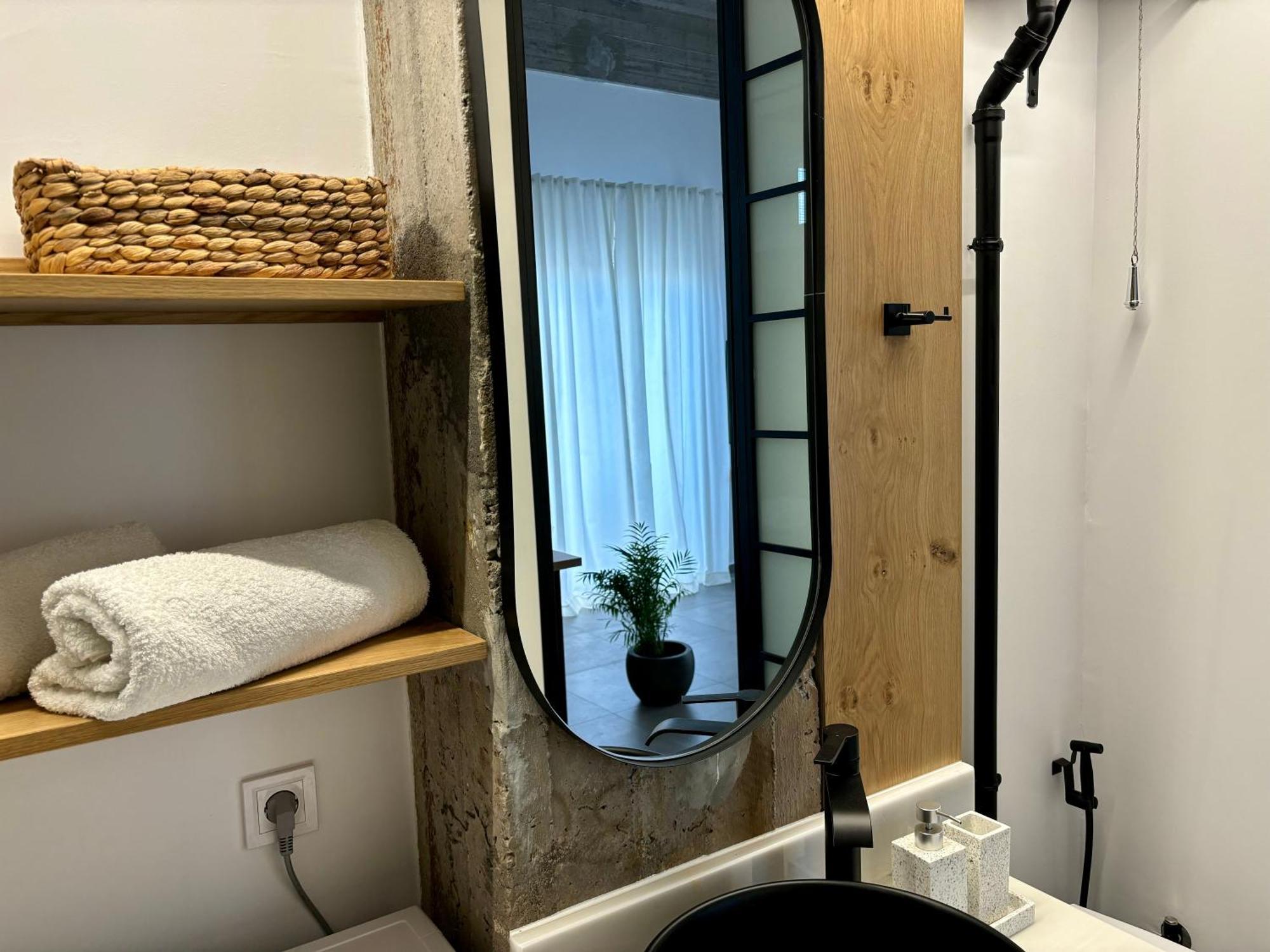 Industrial Loft Comfort Living Heraklion  ภายนอก รูปภาพ
