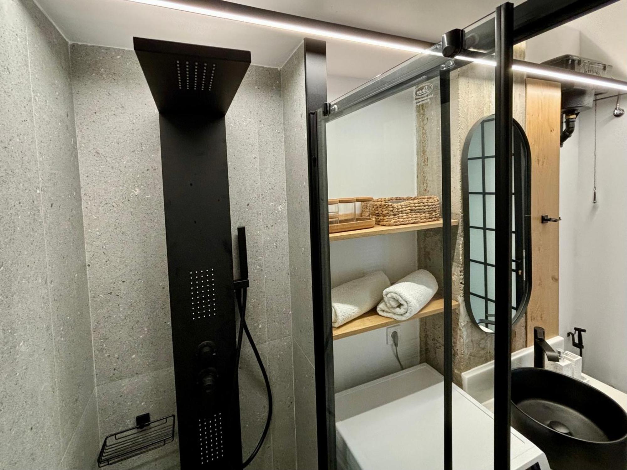 Industrial Loft Comfort Living Heraklion  ภายนอก รูปภาพ