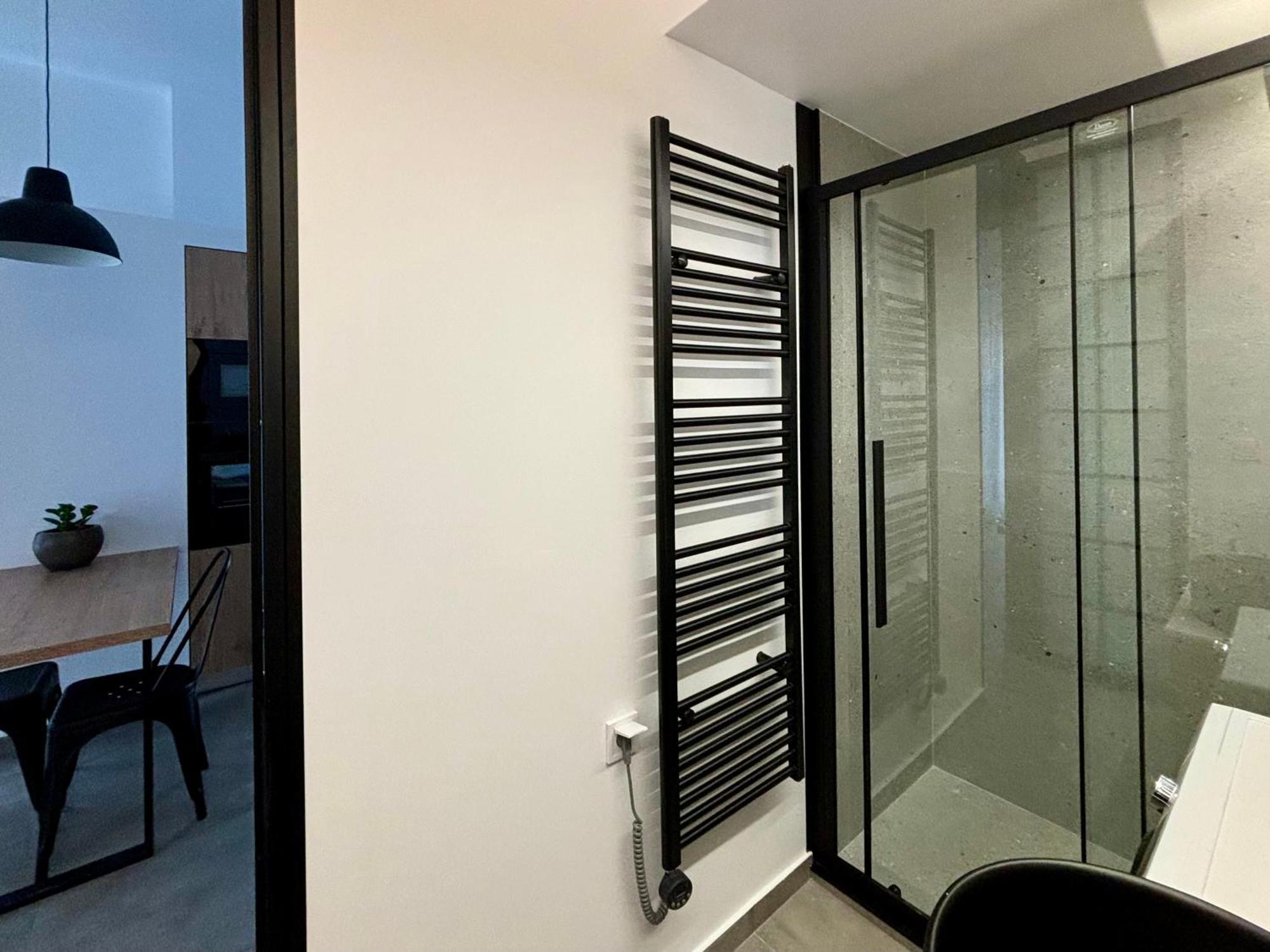 Industrial Loft Comfort Living Heraklion  ภายนอก รูปภาพ