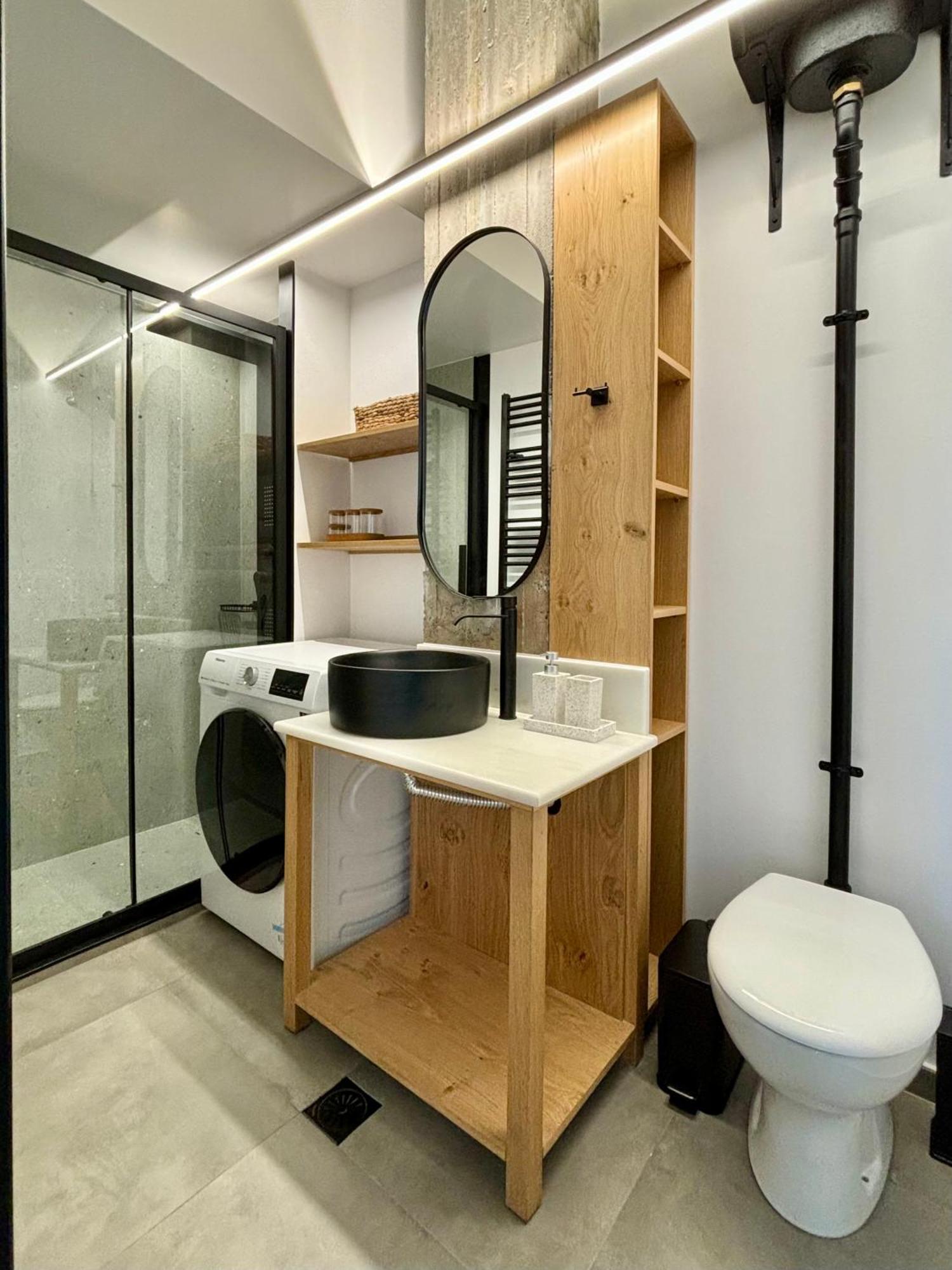 Industrial Loft Comfort Living Heraklion  ภายนอก รูปภาพ